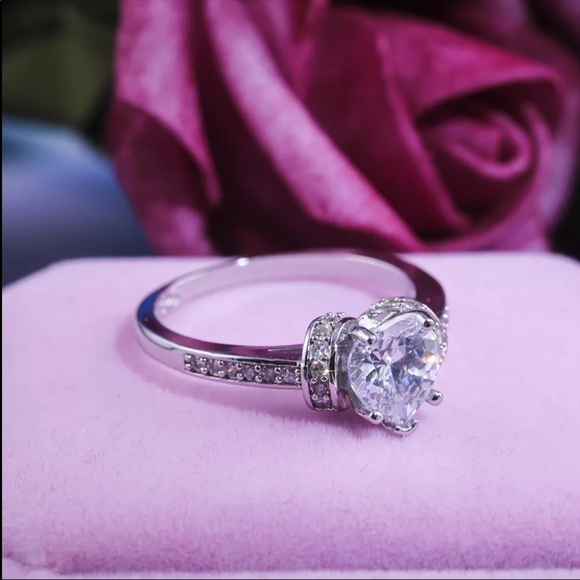 New Romantic Hearts 925 Silver Diamond Heart Ring - Picture 4 of 6